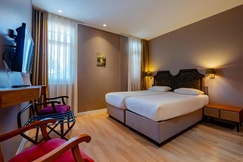 Connecting Family Rooms image 4