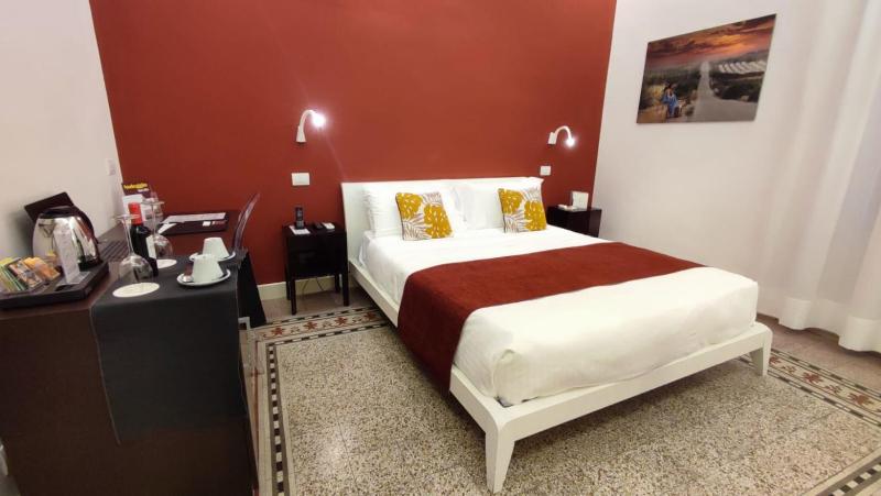 Double Room image 1