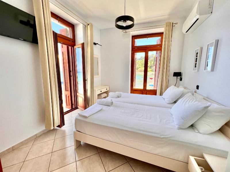 Double or Twin Room with Sea View image 4