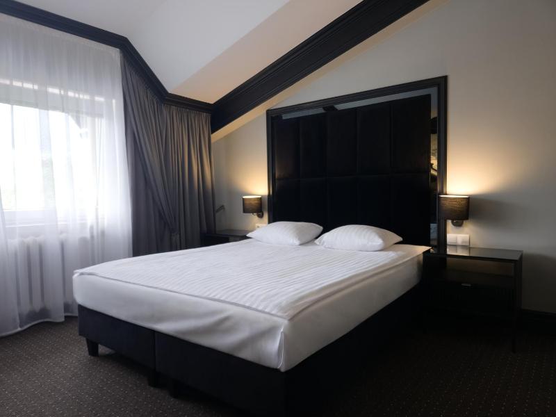 Small Double Room image 2