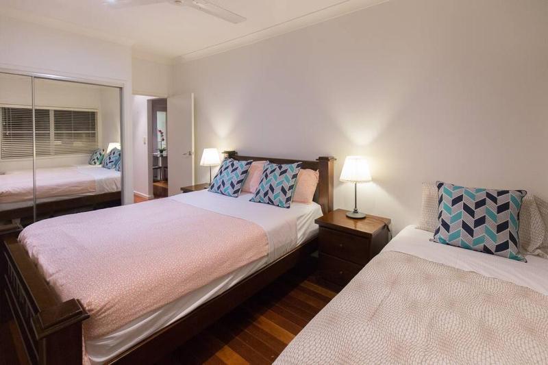 The Palm - Best Location in Surfers Paradise - image 9