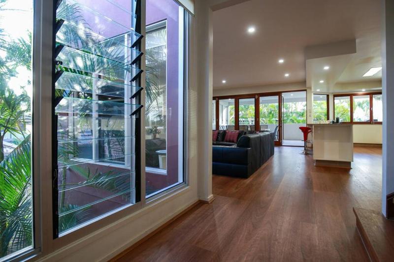 The Palm - Best Location in Surfers Paradise - image 10