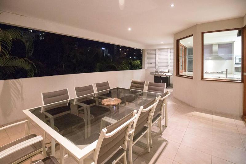 The Palm - Best Location in Surfers Paradise - image 14