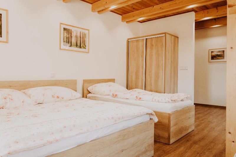 Quadruple Room with Bathroom image 4