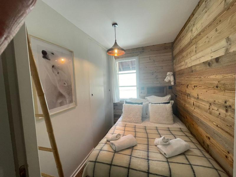 Three-Bedroom Apartment with Mountain View image 2