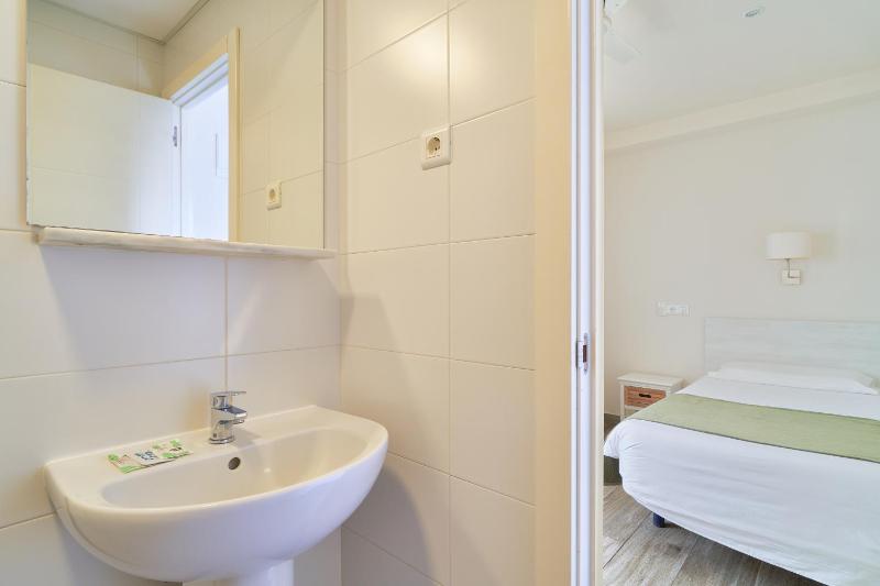 Hostal Sol y Miel - image 13