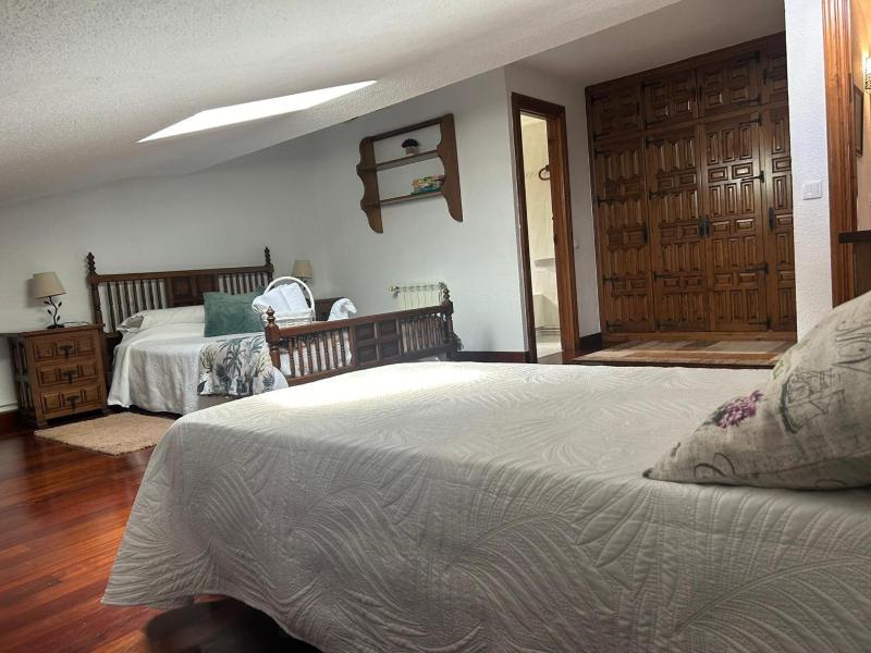 Deluxe Double Room (2 Adults + 1 Child) image 2