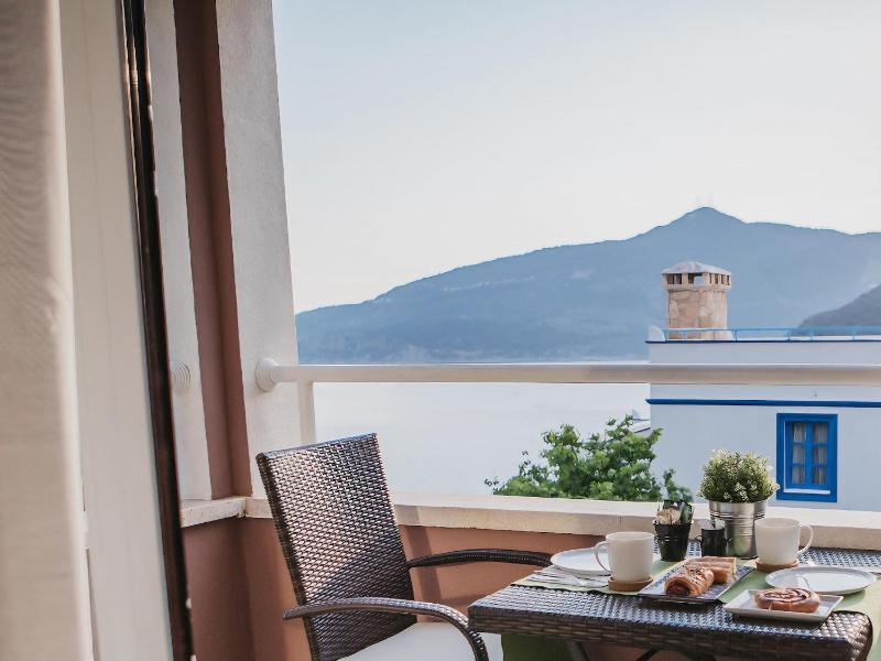 Suite with Sea View image 2