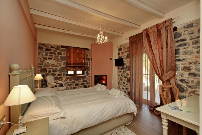 Double Room with Balcony image 4