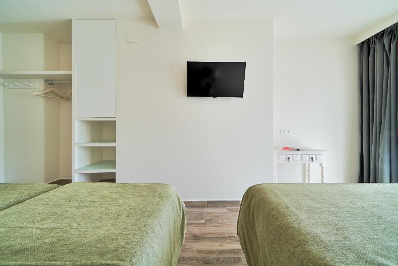 Hostal Sol y Miel - image 11