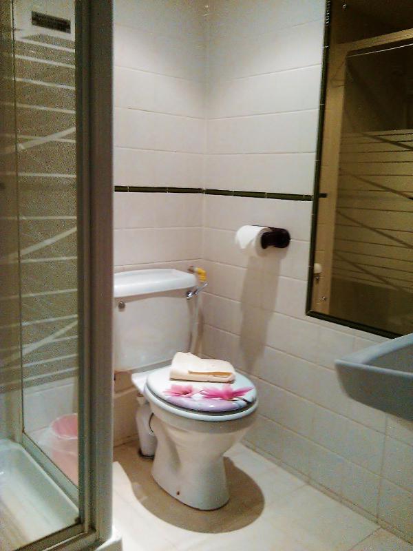 Double Room image 3