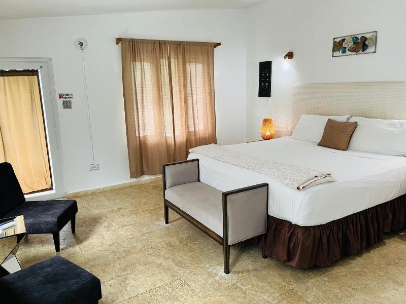 Deluxe King Room image 4