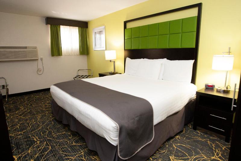 Deluxe King Suite with Jetted Tub - Non-Smoking image 2