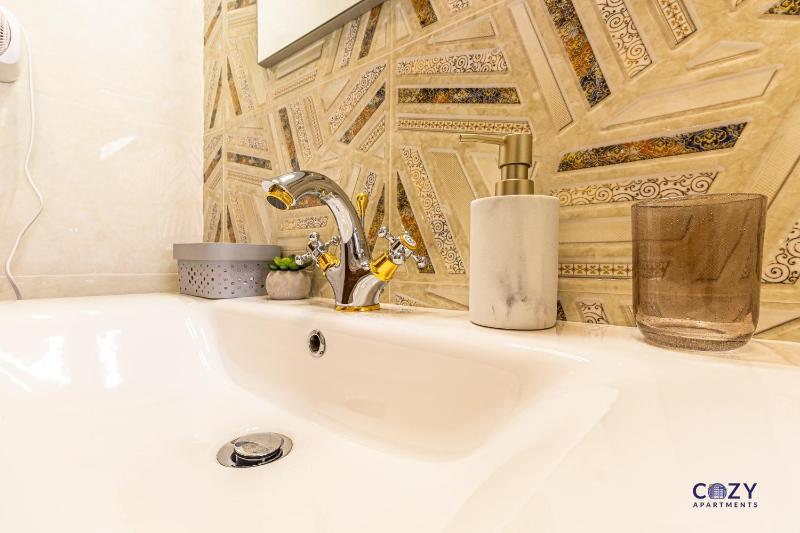 Cozy Brand New Boutique ApartHotel Brasov - image 2