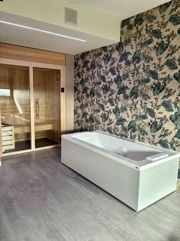 Suite with Spa Bath and Sauna image 3