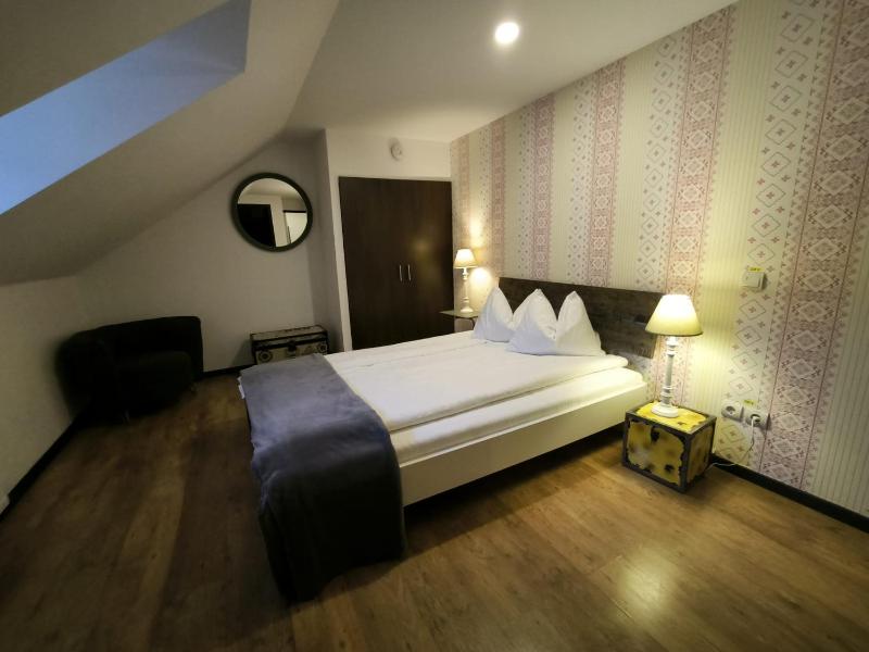 Double Room image 4