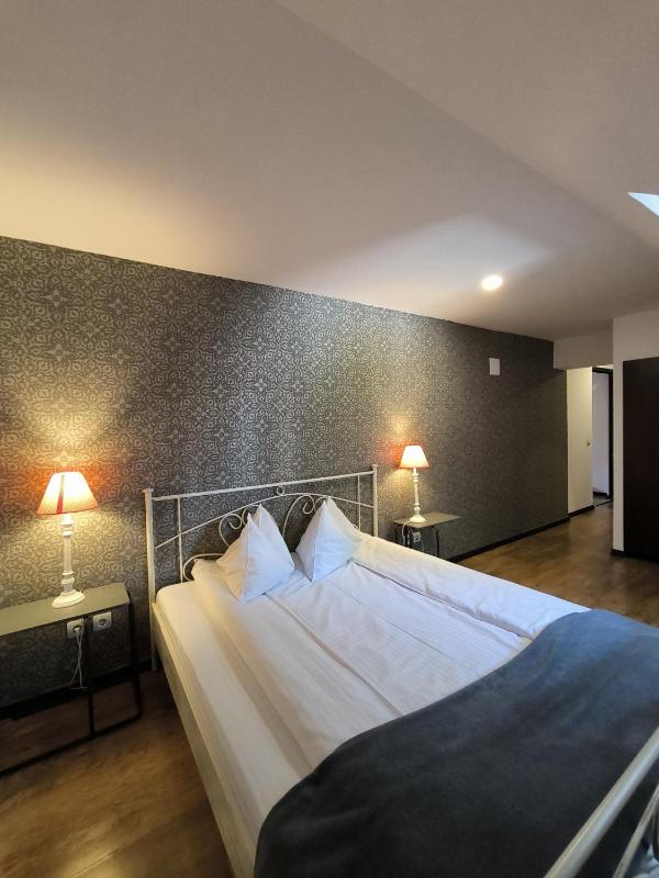Double Room image 1