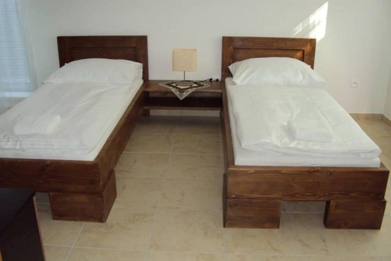 Twin Room image 2
