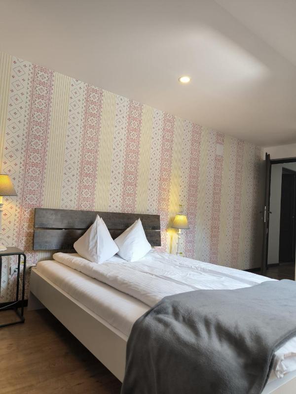 Double Room image 3