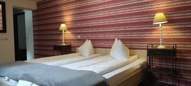 Twin Room image 3