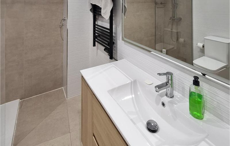 Cozy Apartment In Las Lagunas De Mijas - image 8