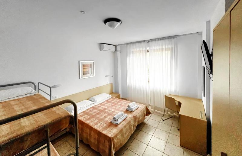 Quadruple Room image 4
