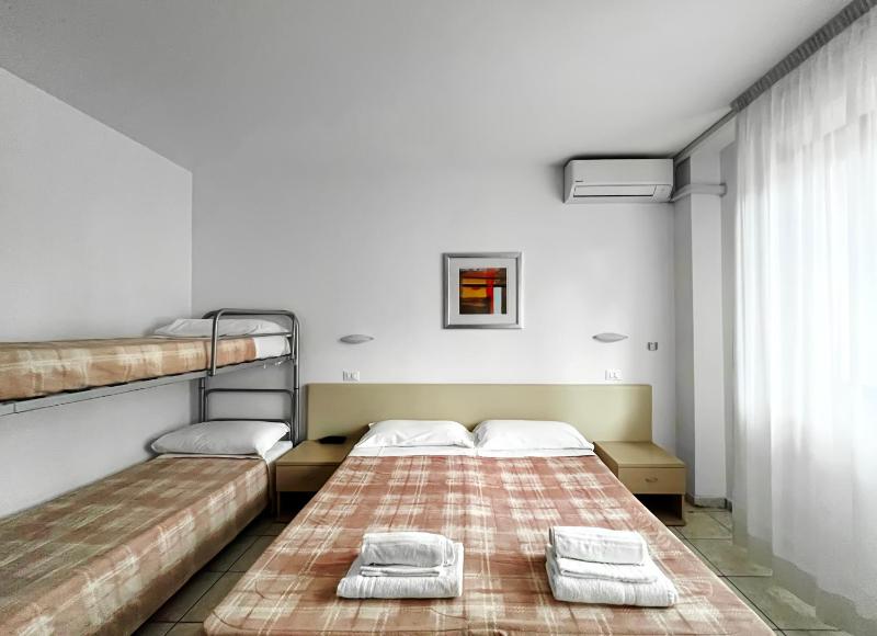 Quadruple Room image 2