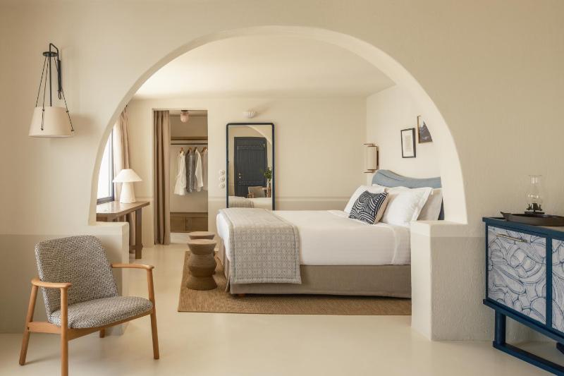 Honeymoon Suite with Caldera View image 1