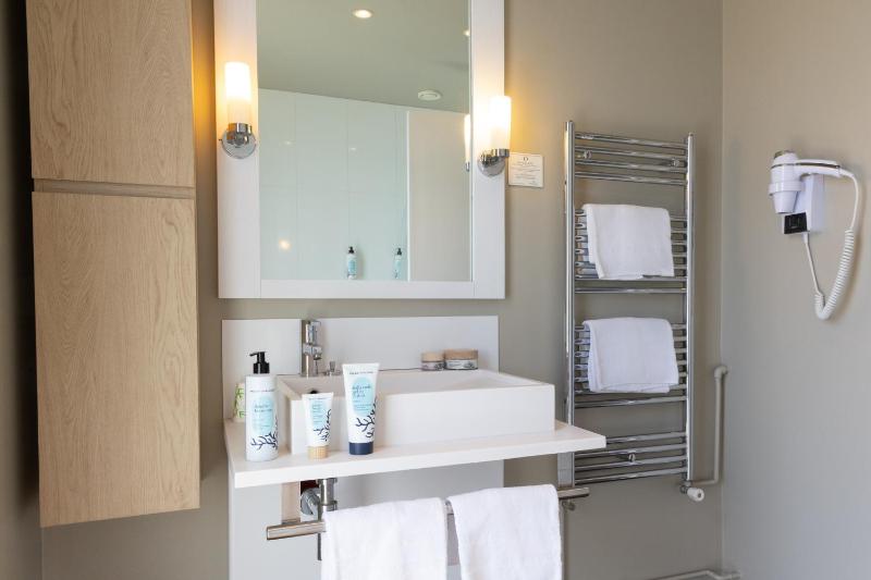 Premium Double Room with Sea View and Spa Access image 4