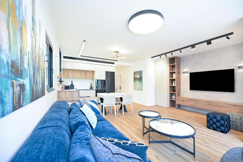 Elegance 3 BR in Gordon Beach by HolyGuest - image 12