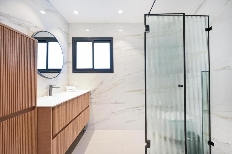 Elegance 3 BR in Gordon Beach by HolyGuest - image 6