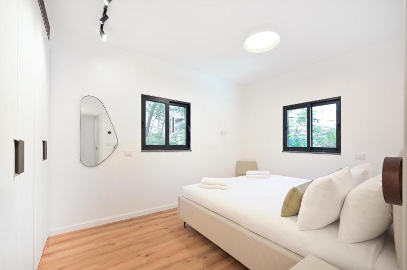 Elegance 3 BR in Gordon Beach by HolyGuest - image 8