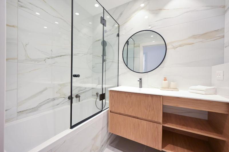 Elegance 3 BR in Gordon Beach by HolyGuest - image 3