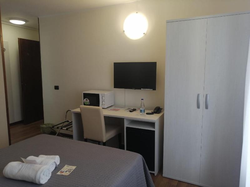 Single Room image 2