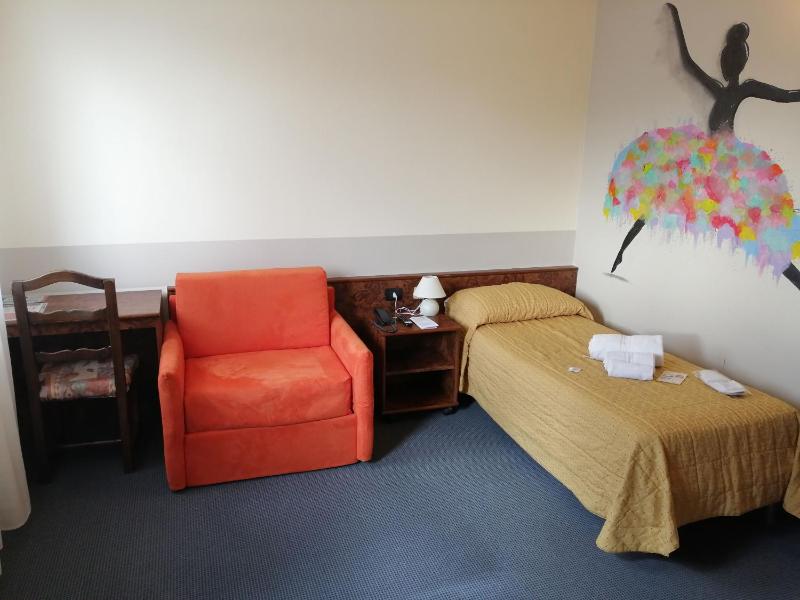 Single Room image 1