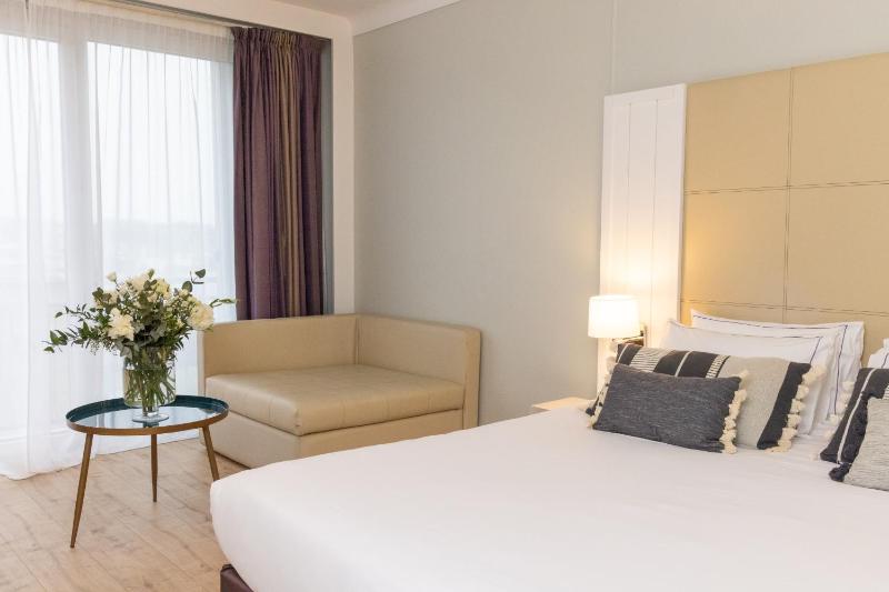 Double Room with Side Sea View and balcony and Spa Access image 3