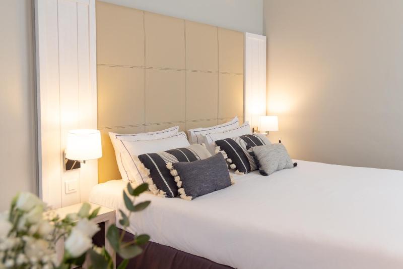 Double Room with Side Sea View and balcony and Spa Access image 4