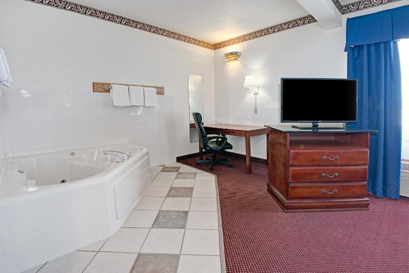 King Suite - Non-Smoking image 2