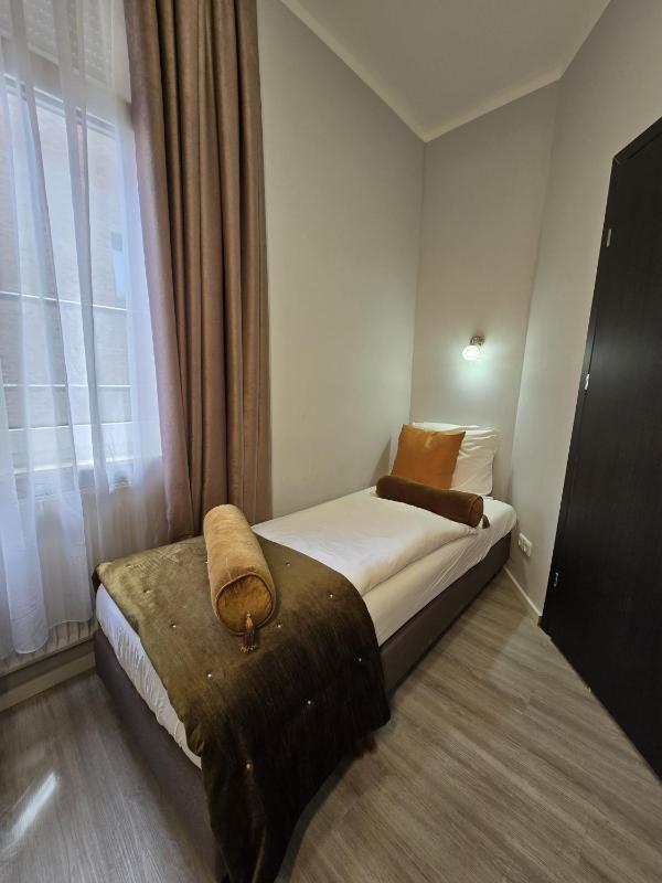 Single Room image 3