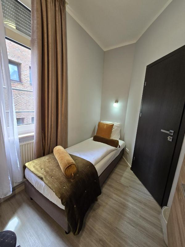 Single Room image 4