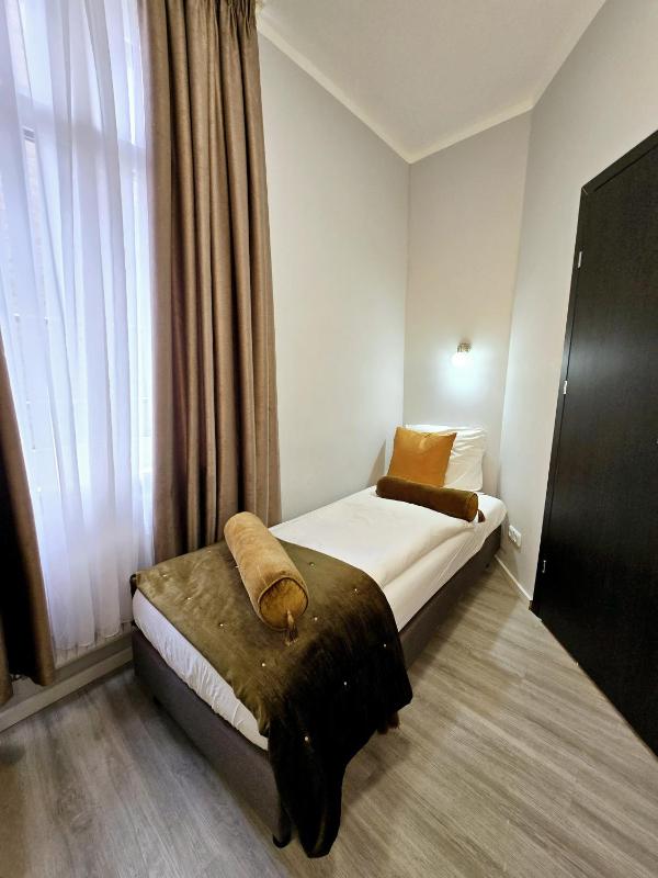 Single Room image 1