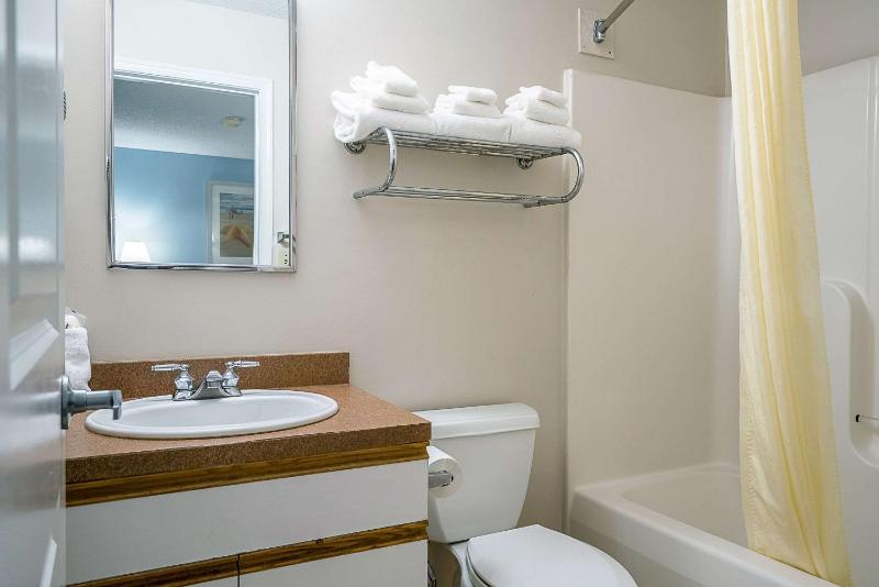 Double Room with Two Double Beds - Smoking image 2