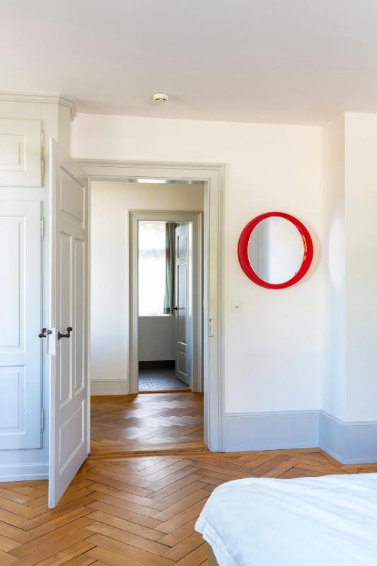 One-Bedroom Apartment image 3