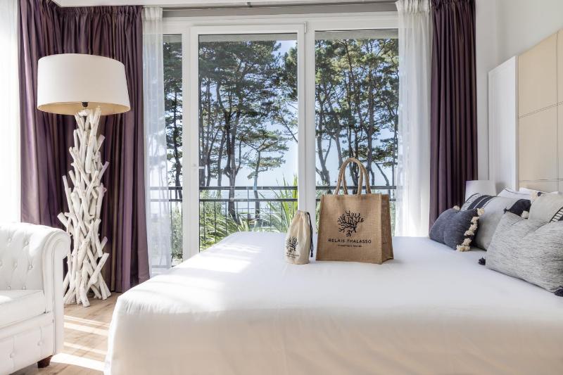 Double Room with Sea View and balcony and Spa Access image 3