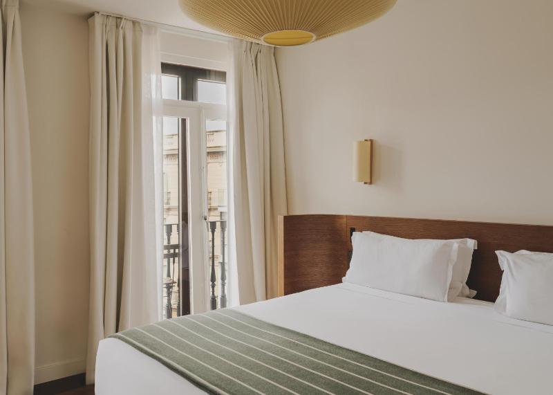 Superior Double Room with Balcony image 1