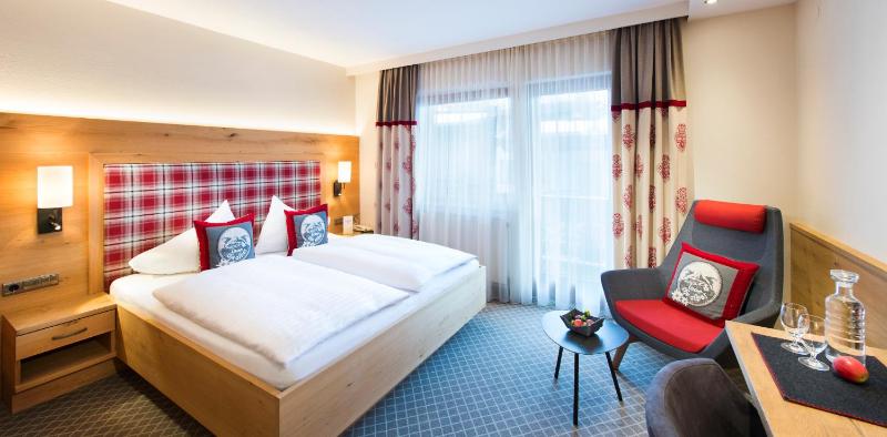 Double Room with Balcony image 1