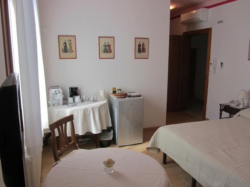 Double or Twin Room with Garden View image 3