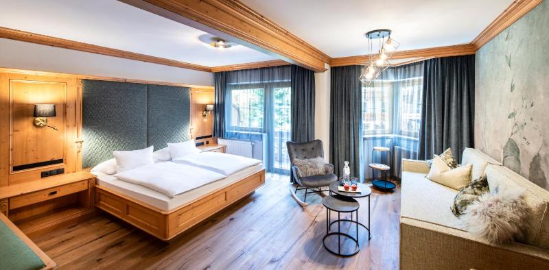 Junior Suite with Balcony image 1