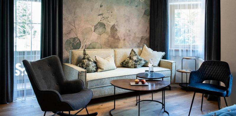 Junior Suite with Balcony image 3
