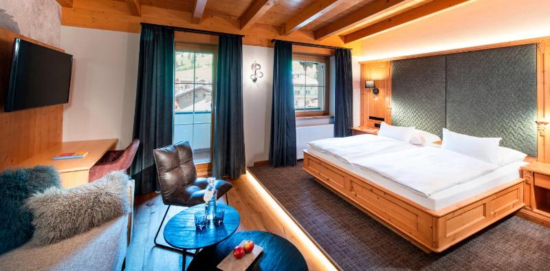 Double Room with Mountain View image 3